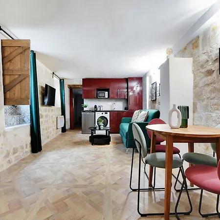 A Jewel In The Heart Of The Marais- 4p 1bdr- *