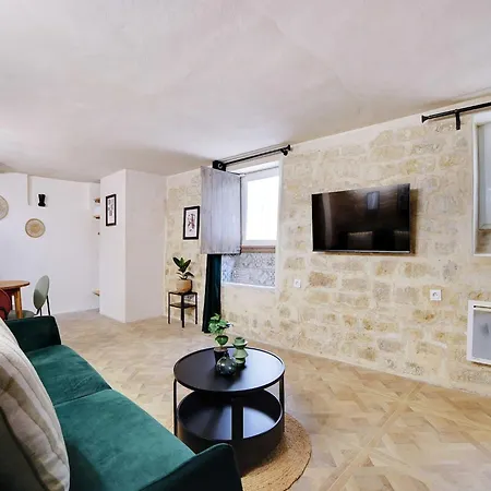 A Jewel In The Heart Of The Marais- 4p 1bdr- *
