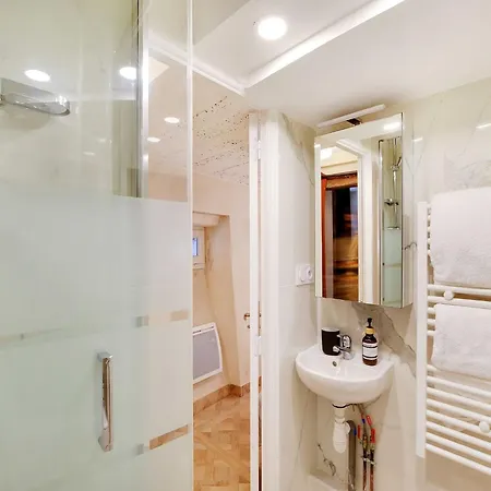A Jewel In The Heart Of The Marais- 4p 1bdr- Paris